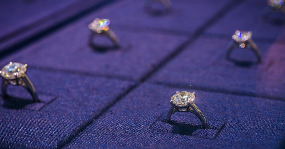 Nhà sản xuất kim cương lớn nhất thế giới ứng dụng blockchain