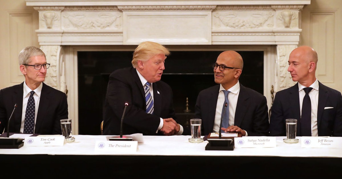 'Cuộc đua tam mã' giữa Amazon, Apple và Microsoft