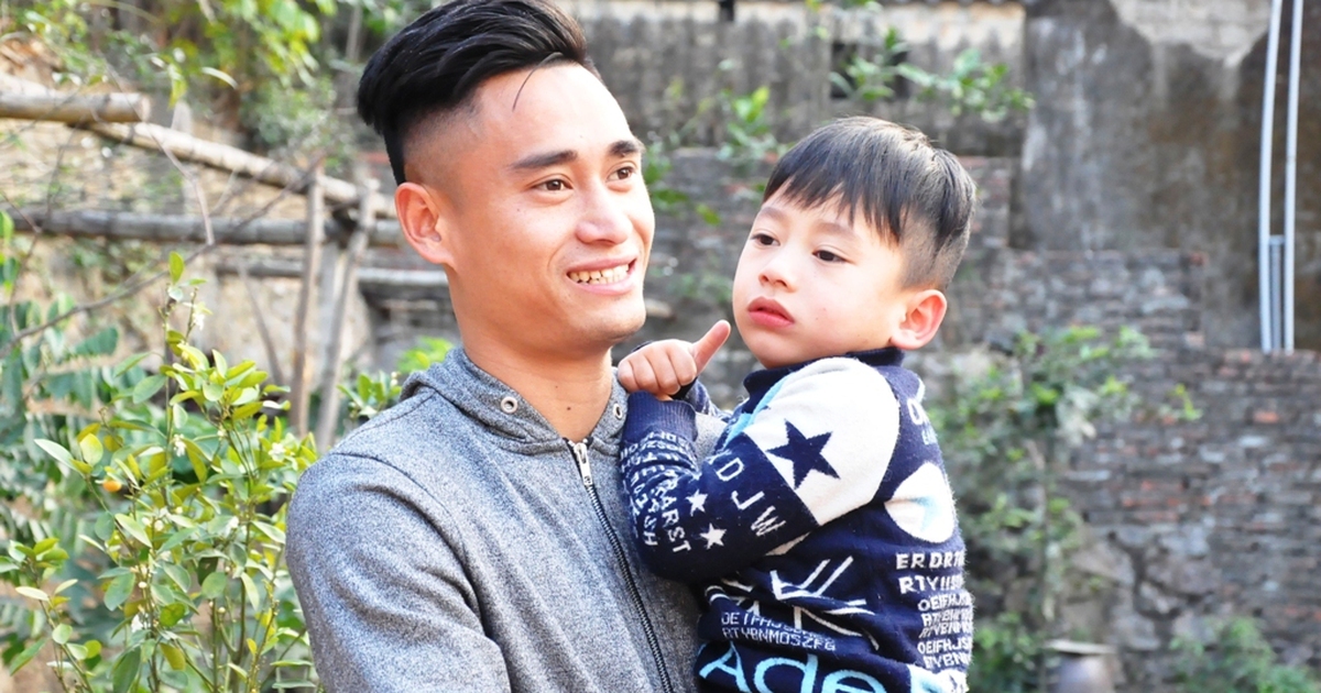 Quả bóng đồng Vũ Minh Tuấn: 'Tết này bố không về'