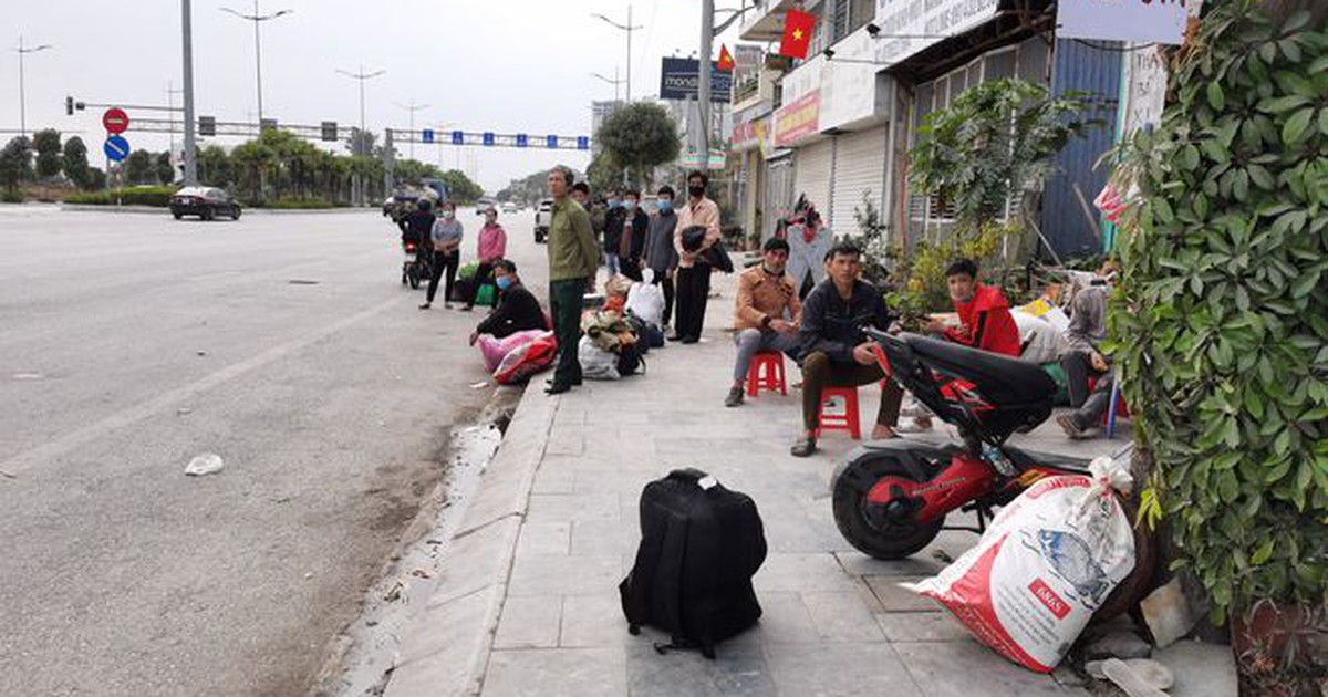 Người trẻ ở vùng dịch tìm đủ cách về tết: Hãy có trách nhiệm với cộng đồng!