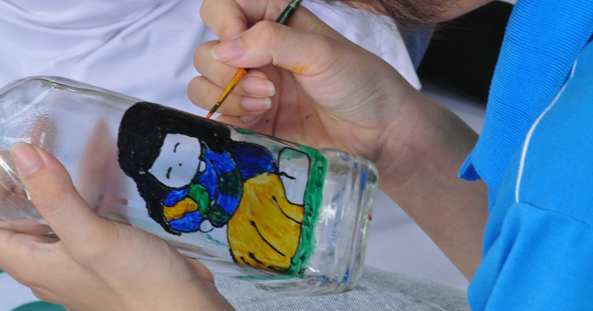 Kiếm được nhiều tiền với chai thủy tinh bỏ đi