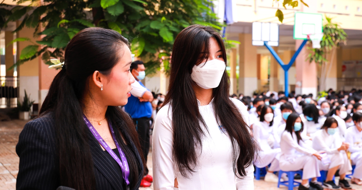 Lúc nào nên xin thêm giấy thi văn THPT: Tiết lộ bất ngờ từ thủ khoa