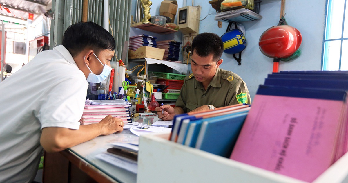 Thầy giám thị chuyên bắt cướp nhận giải thưởng ‘Sống đẹp’