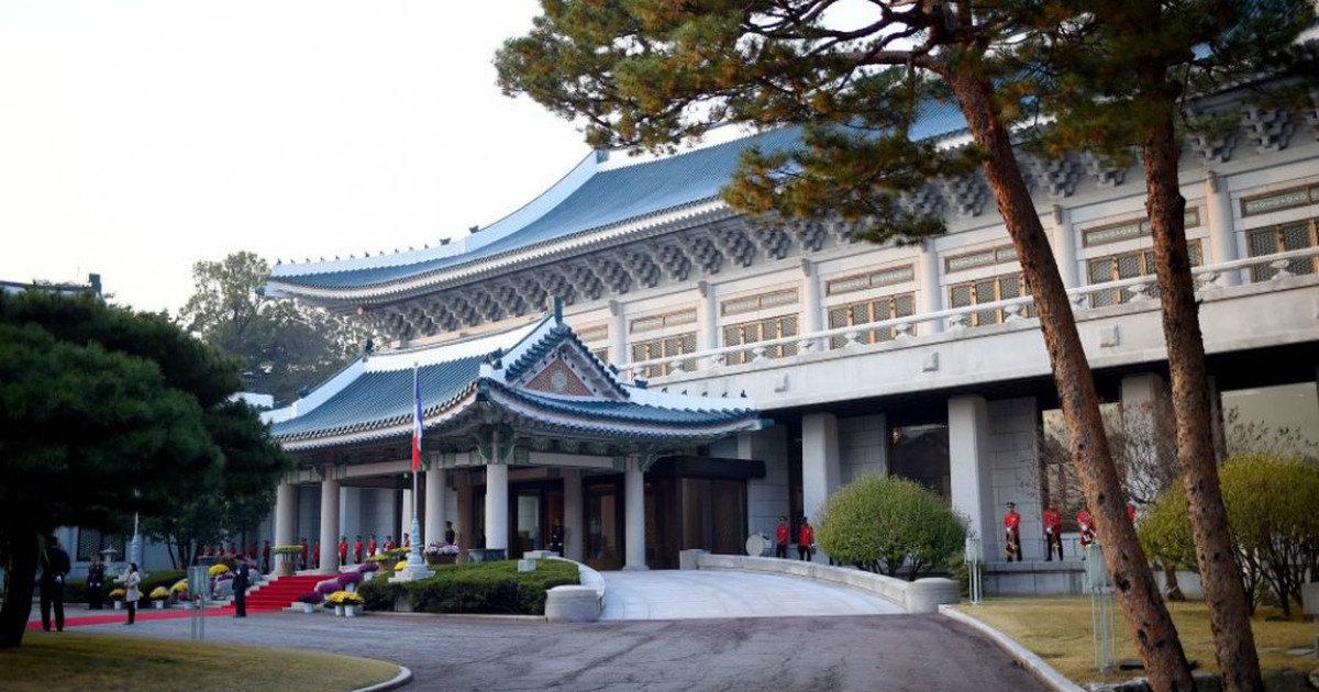 Bà Park Geun-hye bị buộc rời khỏi Nhà Xanh ngay lập tức