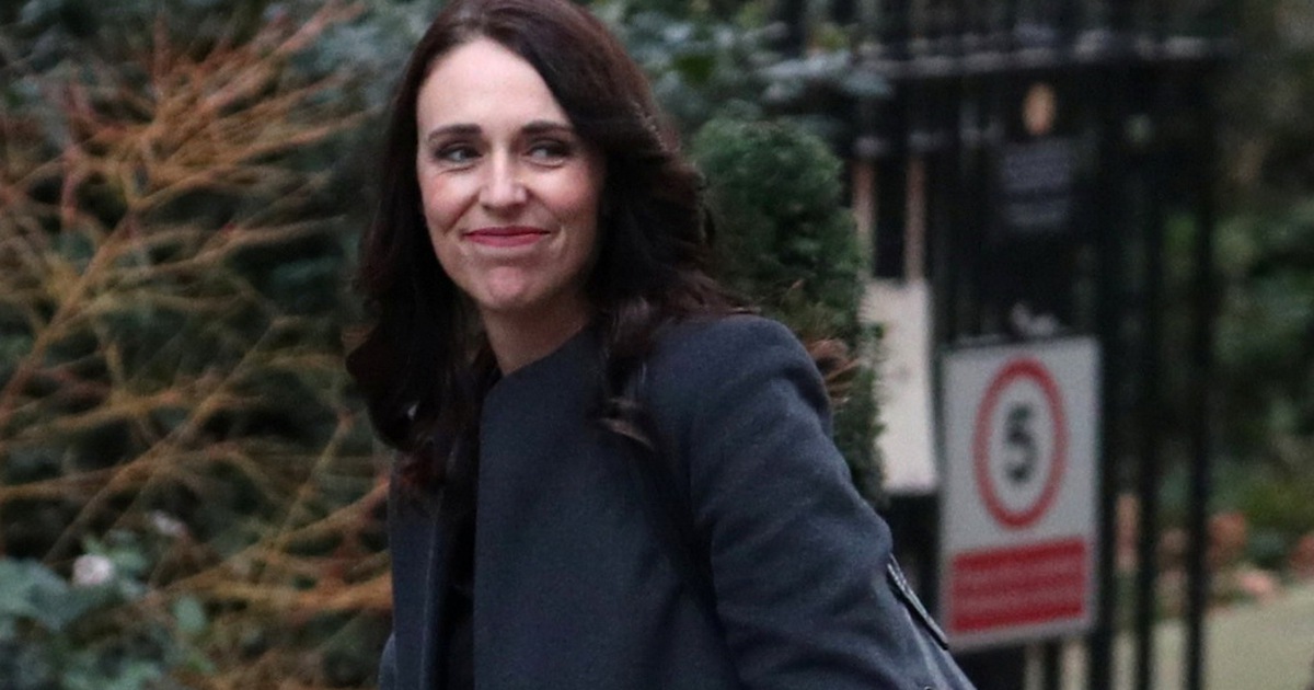 Nữ thủ tướng New Zealand đích thân phúc đáp thư về rồng cho bé gái 11 tuổi