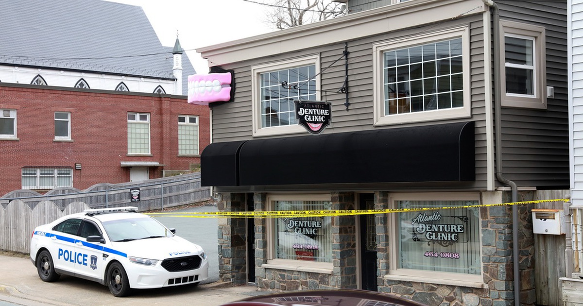 Sau vụ xả súng làm 23 người chết, Canada muốn kiểm soát chặt vũ khí