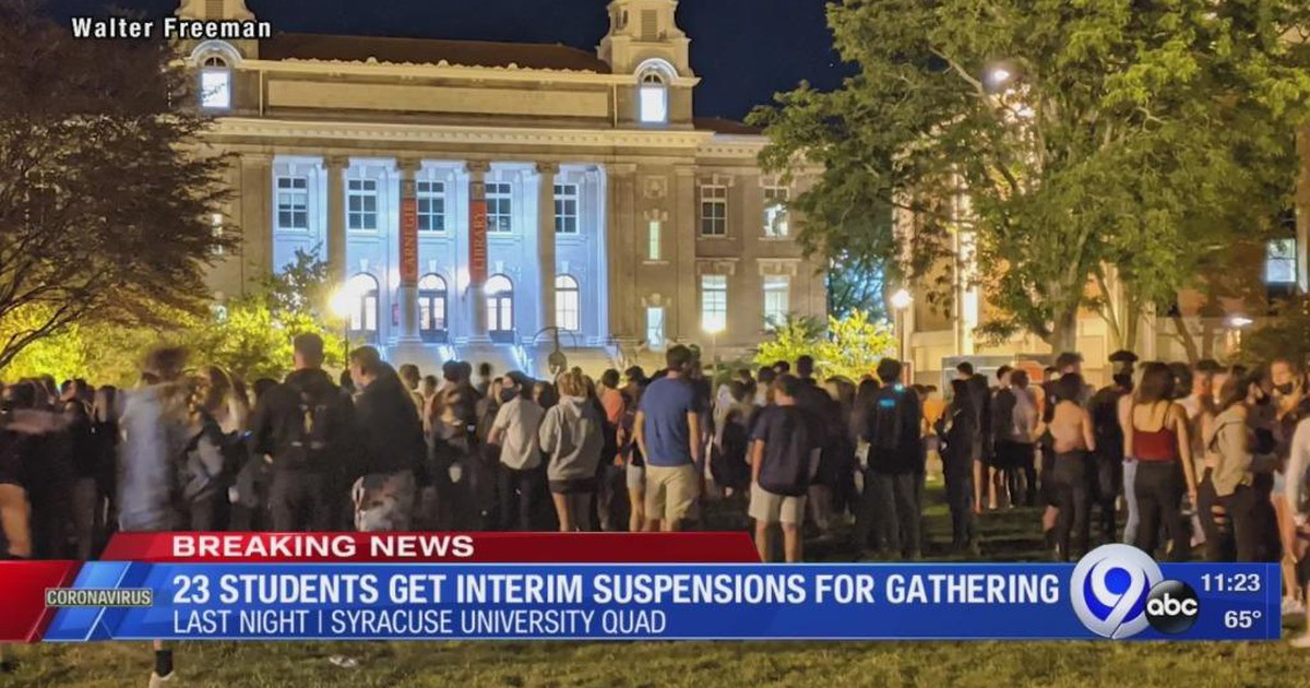 Nhiều sinh viên bị đình chỉ học vì tham gia ‘tiệc Covid-19’