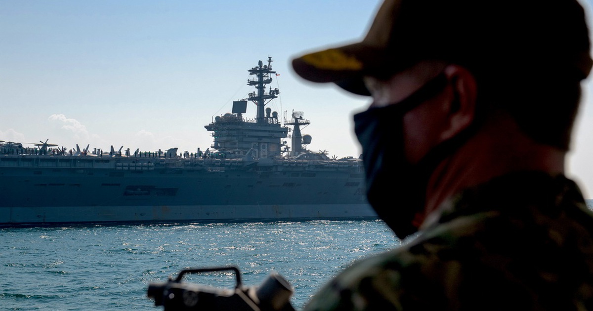 Lầu Năm Góc đổi ý, tiếp tục cho tàu sân bay ‘bám’ vùng Vịnh