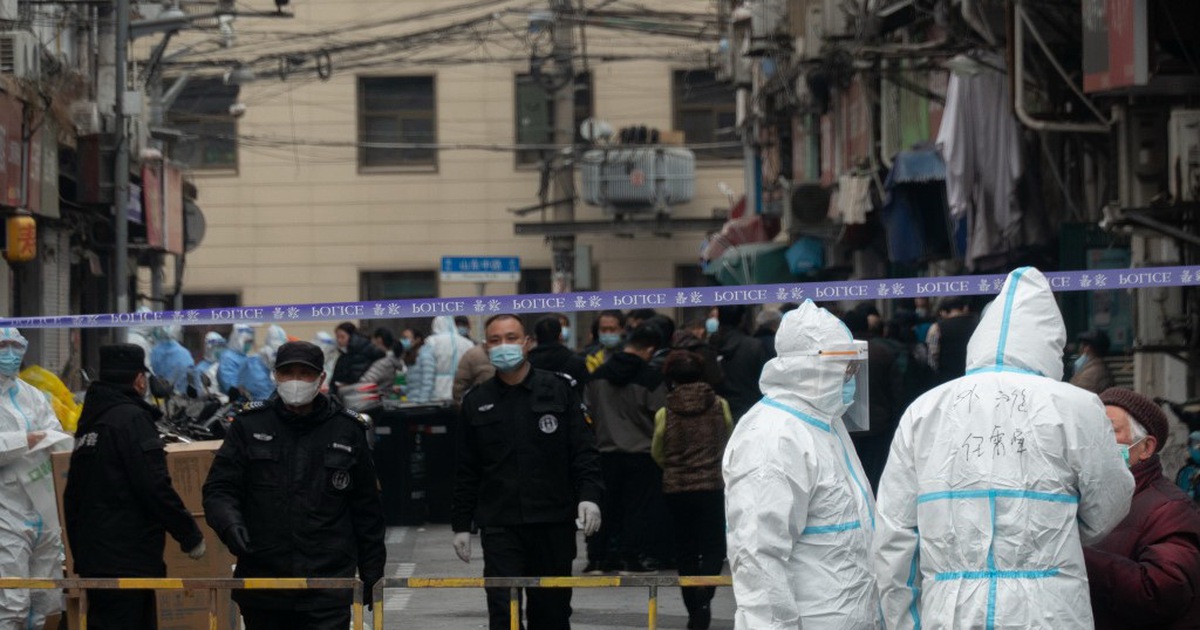 Cộng đồng mạng phản ứng việc Trung Quốc lấy mẫu ở hậu môn xét nghiệm Covid-19