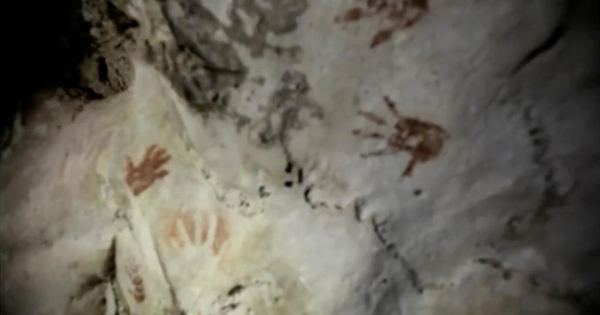 Những dấu bàn tay bí ẩn trong động thiêng của người Maya