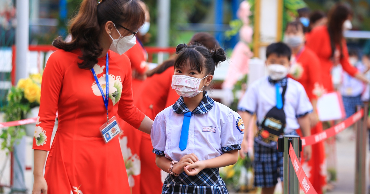 Nhớ mùa tựu trường ấu thơ và những que kem mát lạnh