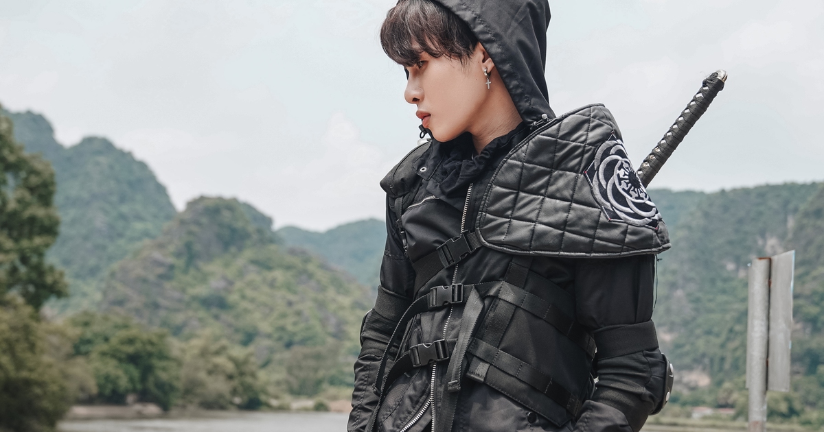 Jack tung MV 'Hoa hải đường', gây sốt với hình ảnh kiếm khách