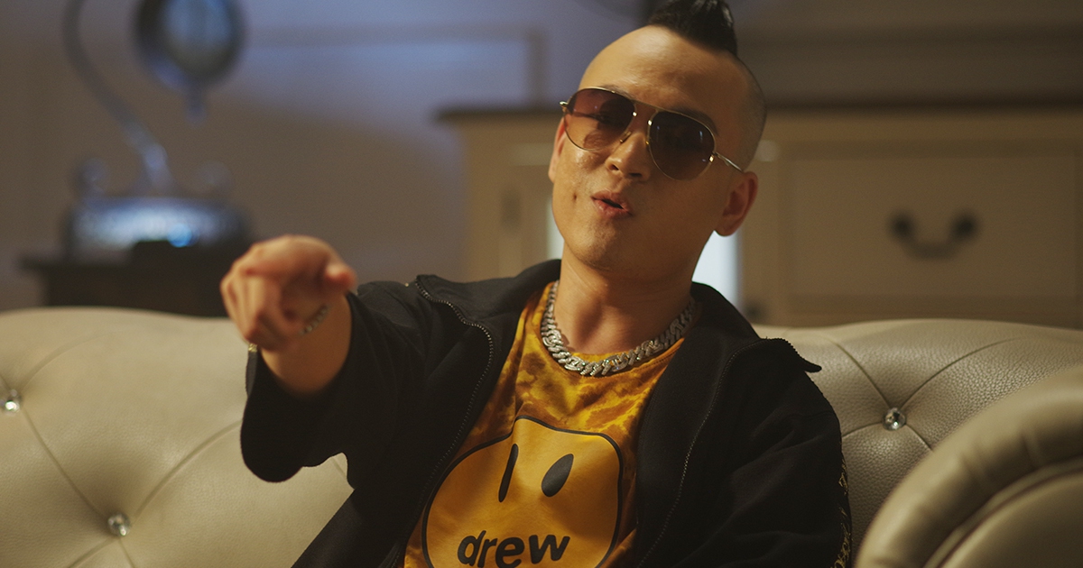 Giám khảo 'King of rap' cạo đầu, nhá hàng MV toàn mỹ nhân