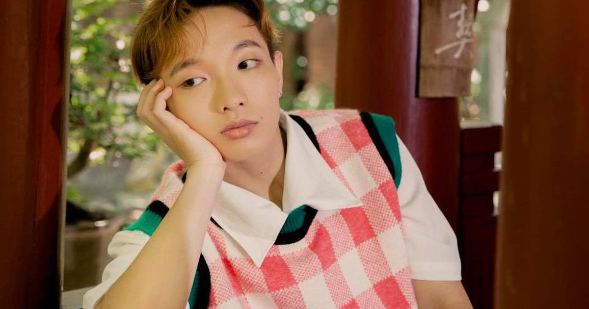 Hoàng Dũng thừa nhận hit 'Nàng thơ' mang đến nhiều áp lực