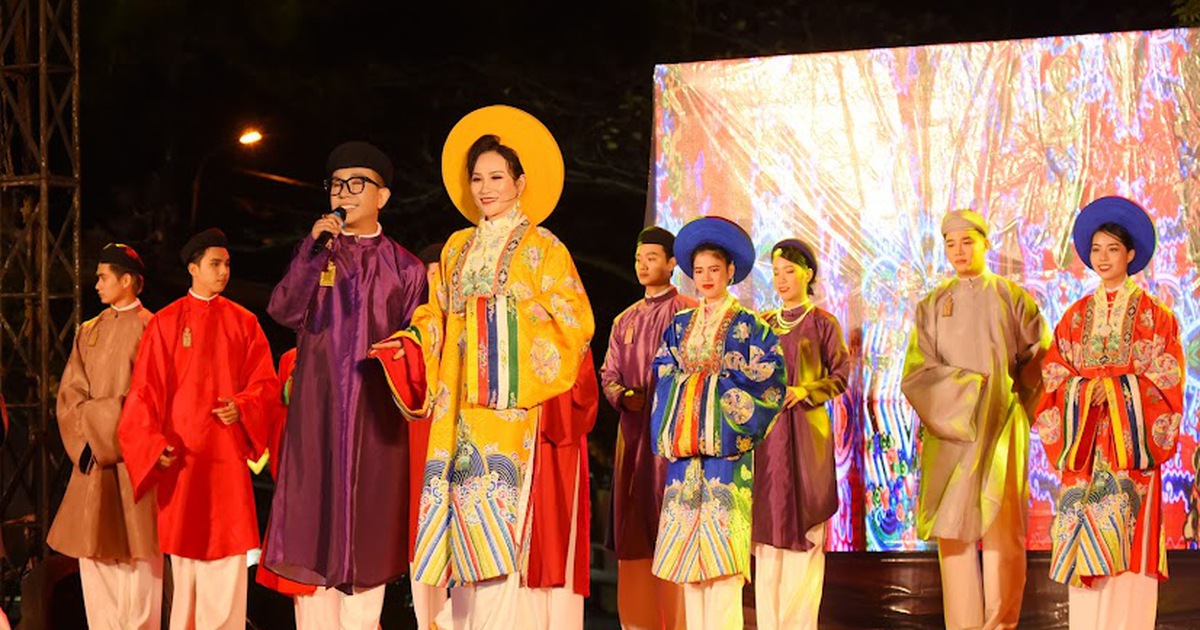 Ca sĩ Long Nhật biểu diễn 5 đêm liền cho 'Chợ quê ngày hội'