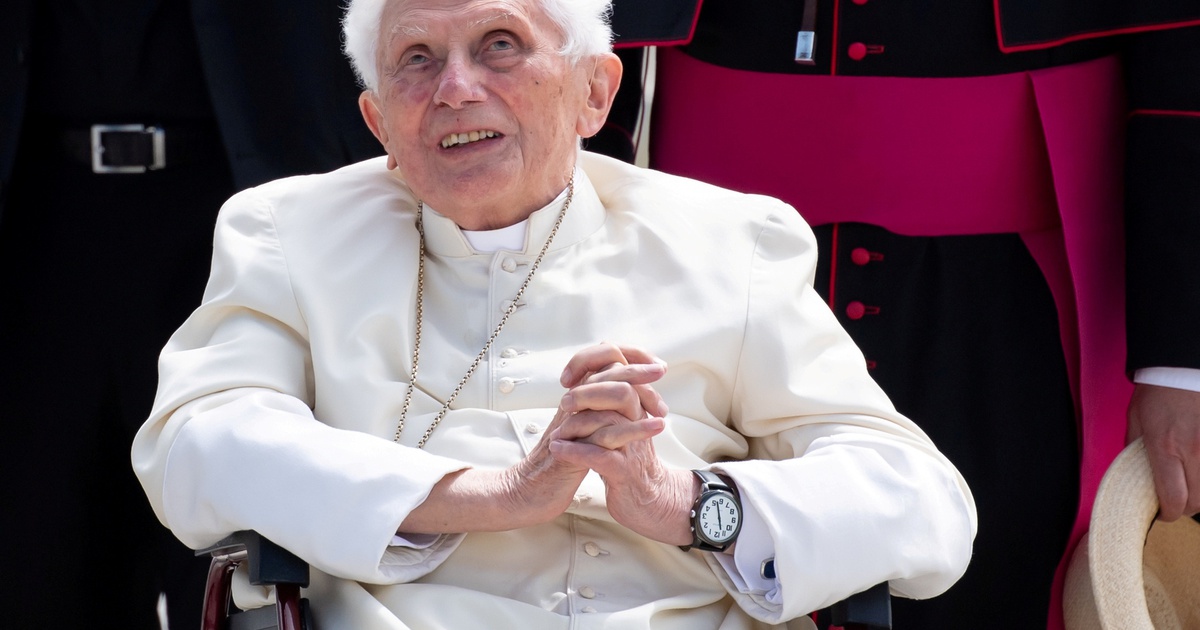 Chủ tịch nước và Thủ tướng gửi điện chia buồn cựu Giáo hoàng Benedict XVI qua đời