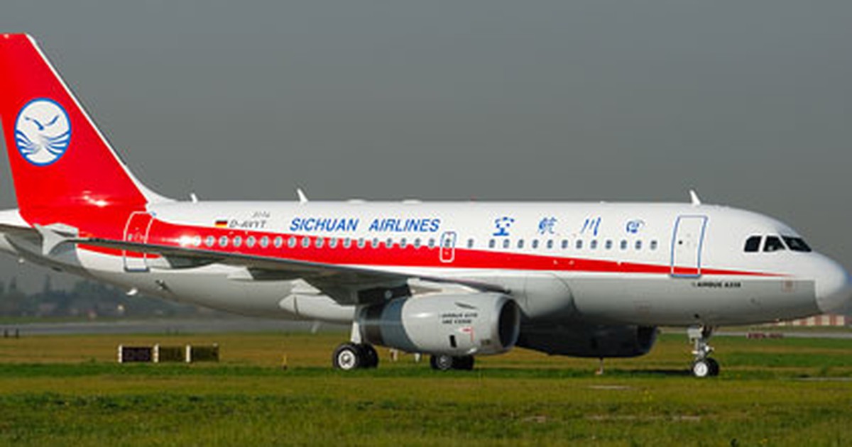 Mở cửa thoát hiểm trên máy bay để… hưởng khí trời