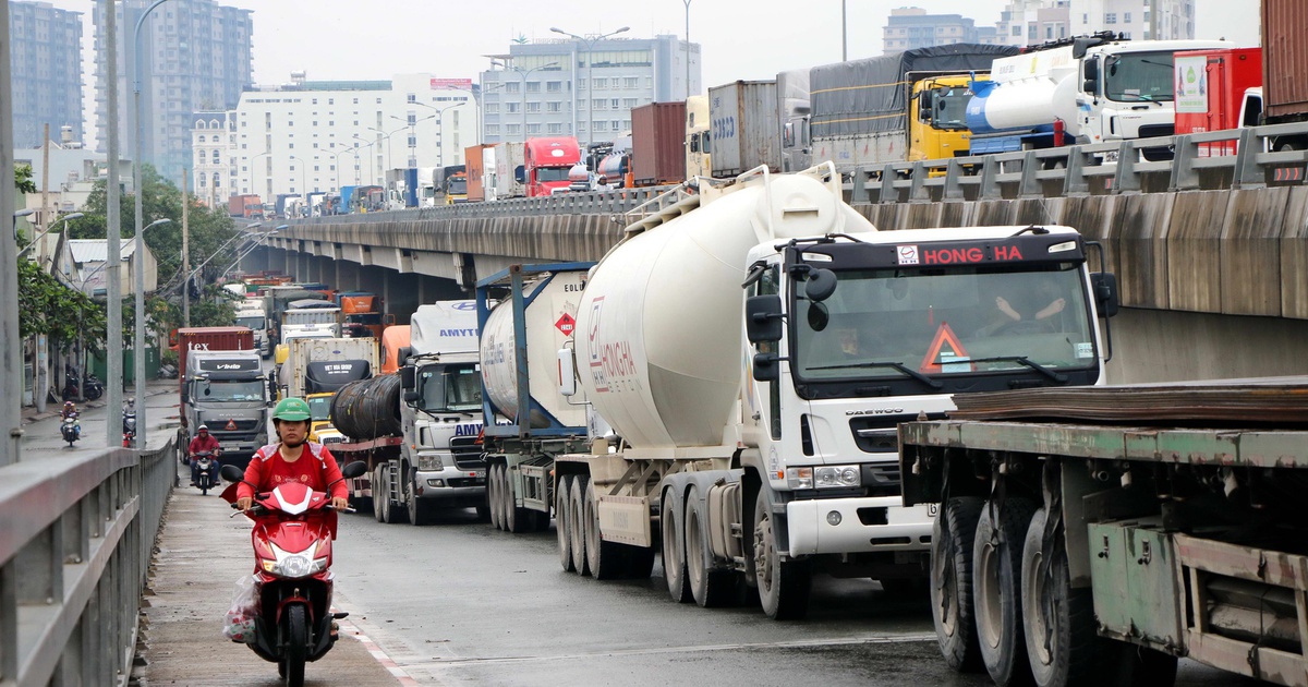 Giảm phí, lệ phí để cứu doanh nghiệp vận tải