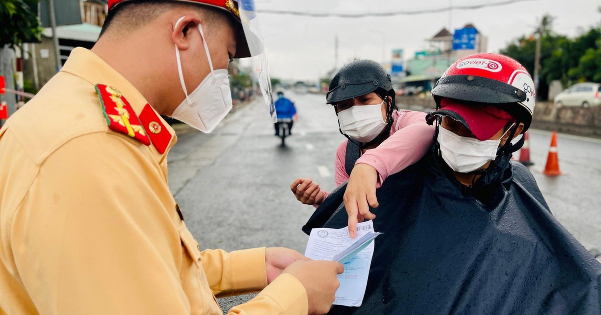 Gần 1 tuần 'bình thường mới', đa số người dân TP.HCM thích ứng an toàn