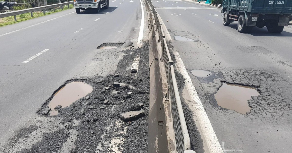 Đầu mùa mưa, QL1 chi chít ổ gà, ổ voi