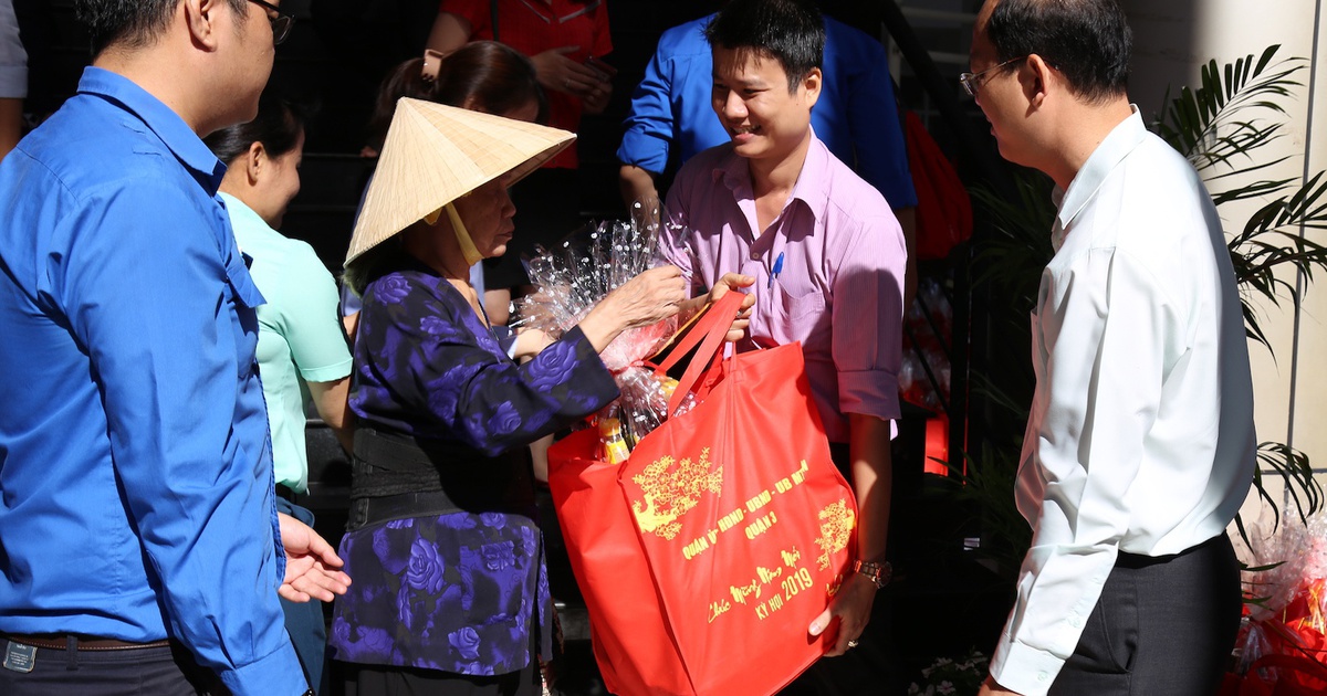 Kiện toàn bộ máy làm công tác thi đua khen thưởng