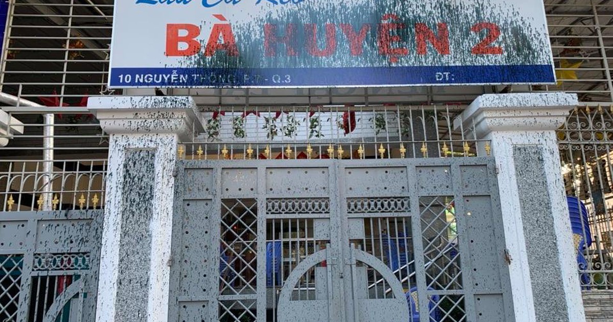 Triệt phá nhóm đòi nợ tạt sơn quán lẩu cá kèo ngay trung tâm TP.HCM