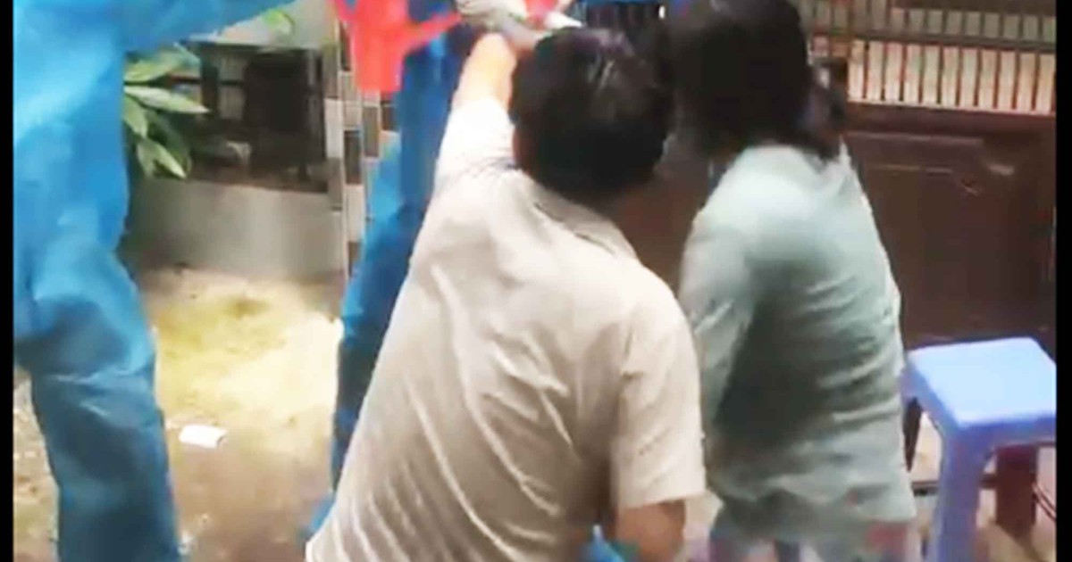 TP.HCM: Điều tra vụ xô xát giữa người dân với nhân viên lấy mẫu xét nghiệm Covid-19