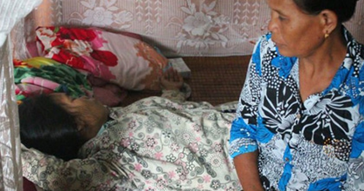 Cha đổ xăng đốt chết con trai: Nước mắt người thân