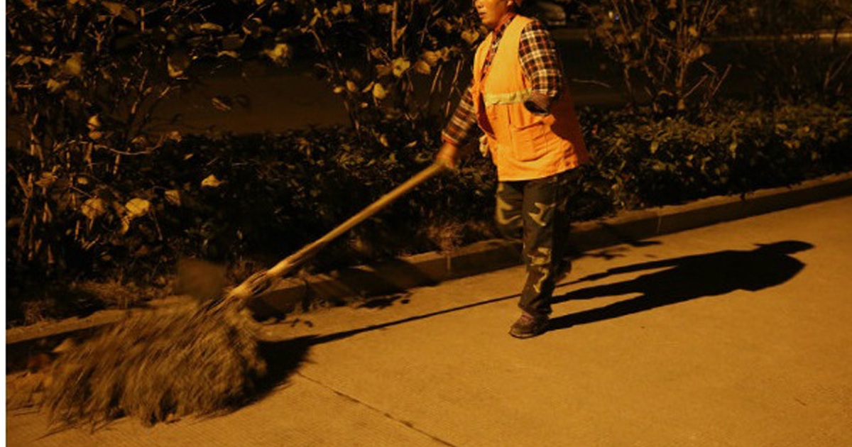 Bà mẹ 1 tay làm 3 công việc để nuôi con ăn học