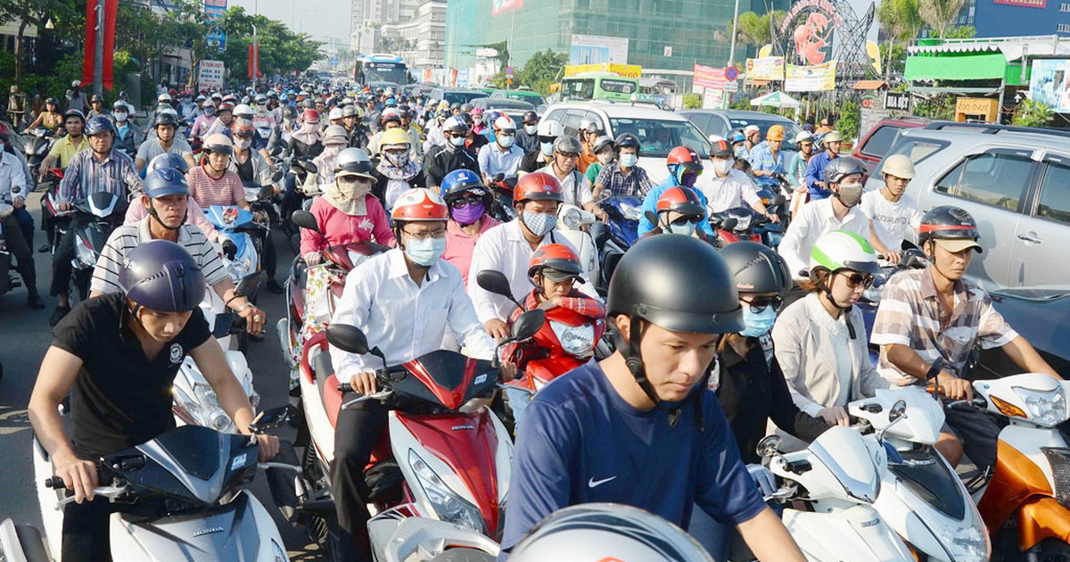 Bí thư Đinh La Thăng: ‘Người tham gia giao thông mệt mỏi rồi!’