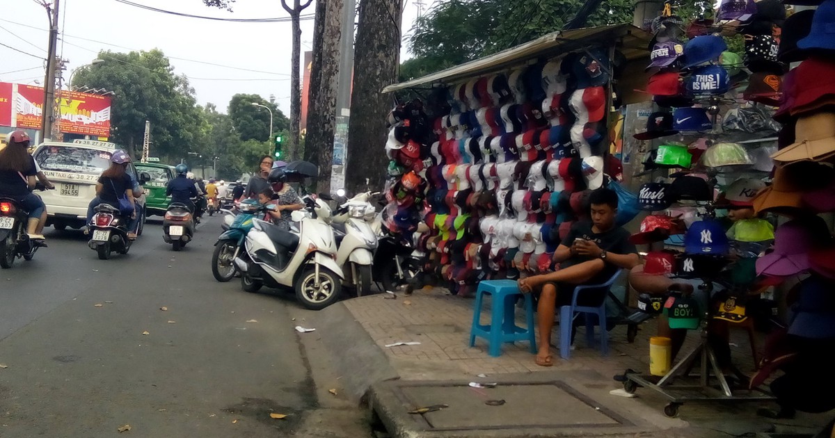 Sài Gòn có 3.244 tuyến đường không còn vỉa hè cho dân đi
