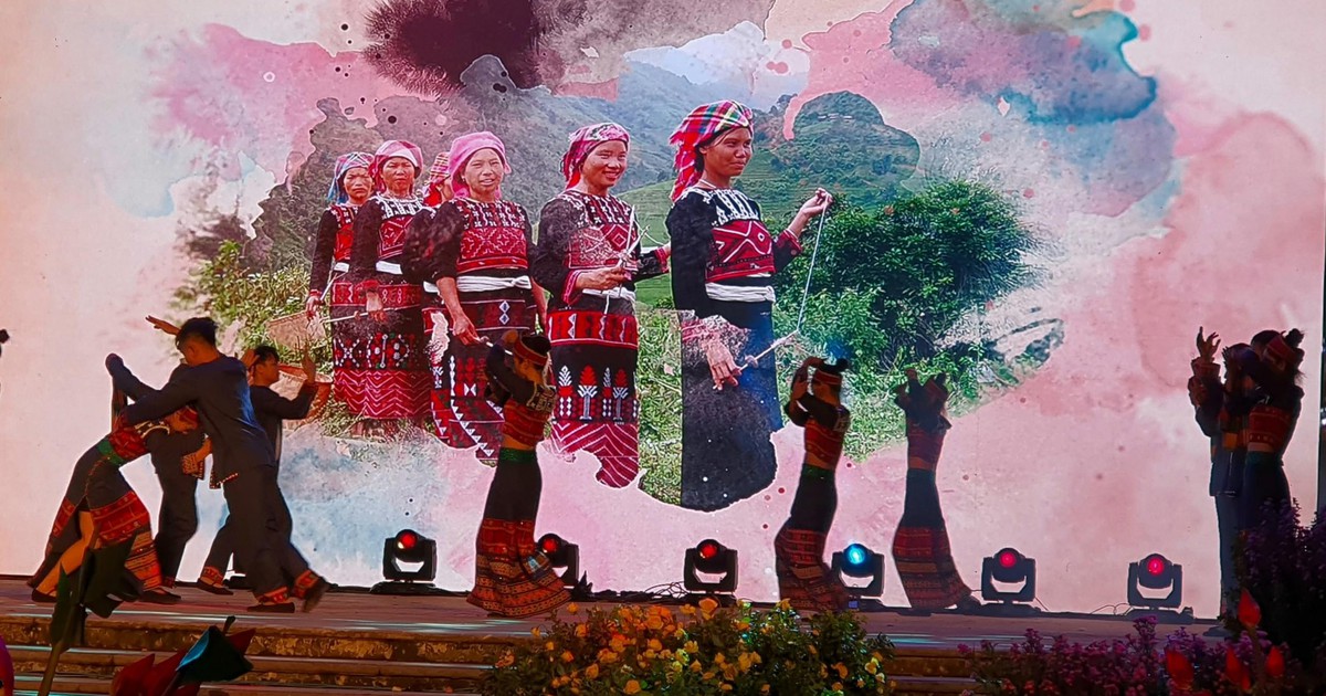 Thổ cẩm Sapa cất tiếng hòa ca gọi mùa du lịch nội địa về mạnh mẽ