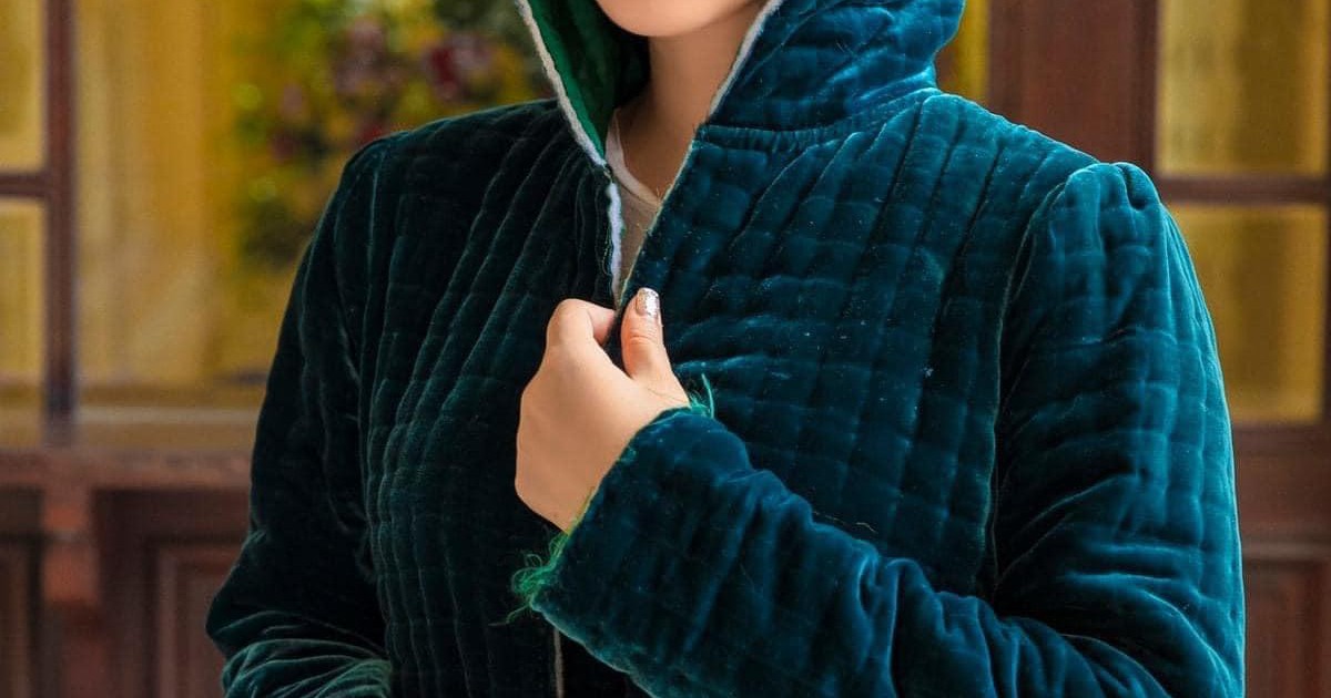 Hoa hậu U50 diện áo chần bông trẻ đẹp như thanh nữ 20