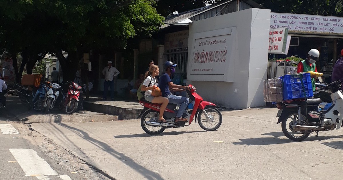 Cô gái Nga ở mãi bệnh viện không chịu đi, công an huyện Phú Quốc 'cầu cứu'