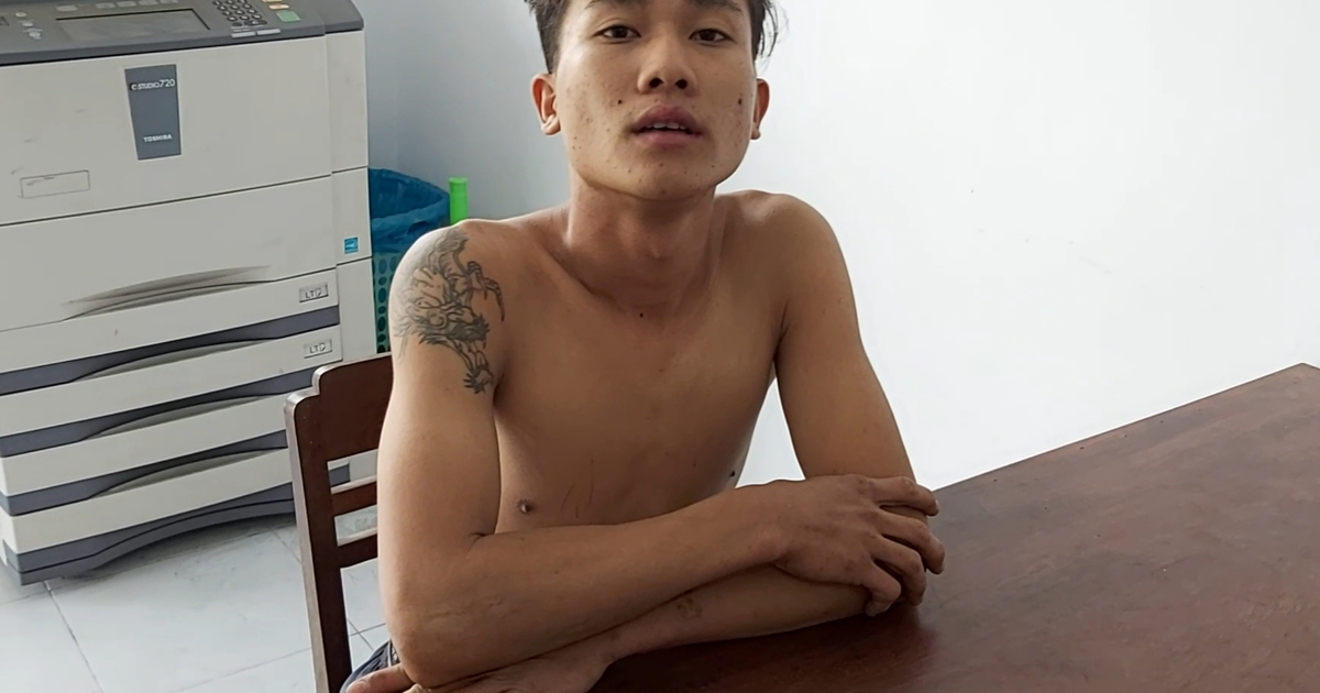 Khống chế thanh niên có biểu hiện ngáo đá cầm mã tấu chặt phá tài sản