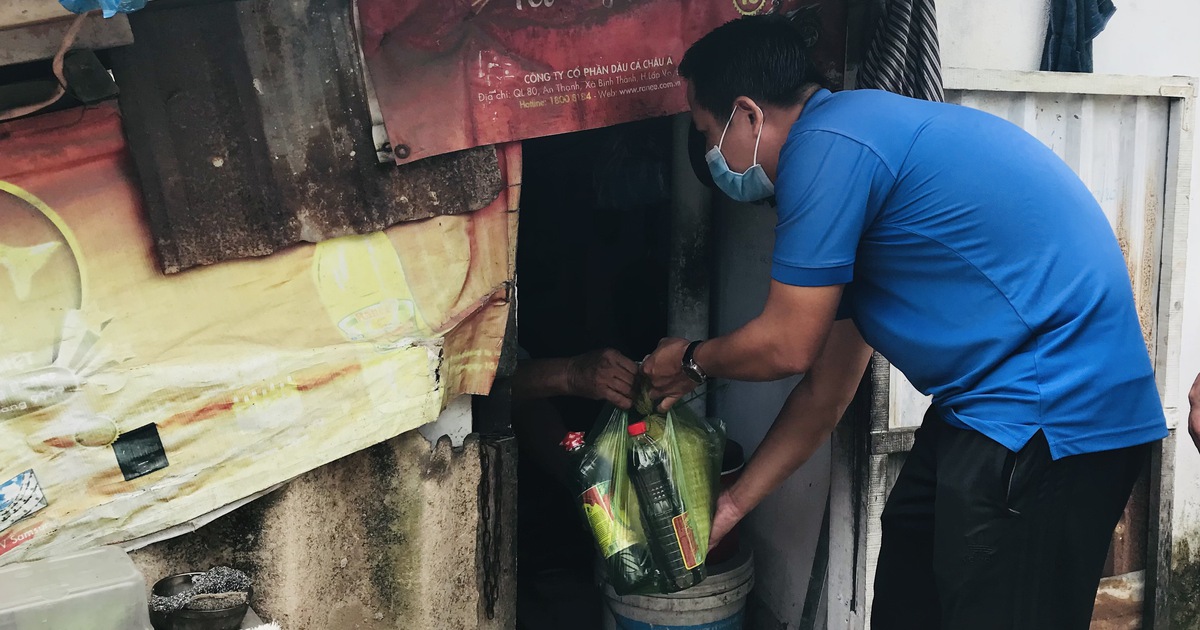 Trao yêu thương đến bệnh nhân nghèo và người khuyết tật chật vật giữa dịch Covid-19