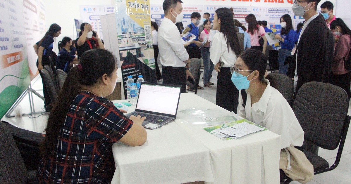 Hàng ngàn vị trí việc làm đang chờ lao động trẻ miền Tây