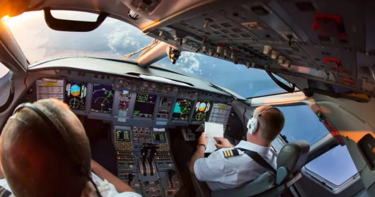 Phi công ngủ như thế nào trên những chuyến bay dài xuyên đêm?