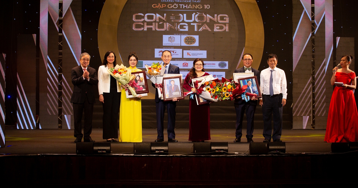 Vinh danh 10 Doanh nhân truyền cảm hứng năm 2022