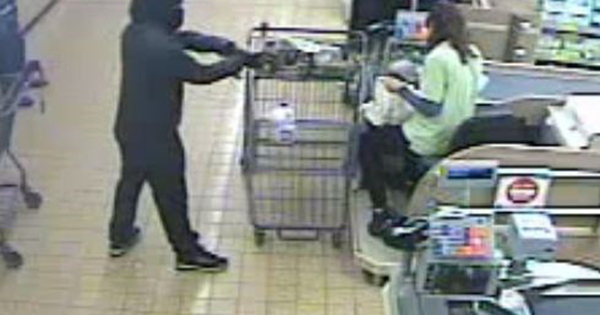 Cướp ngân hàng bằng bom dỏm chế từ sex toy và điện thoại