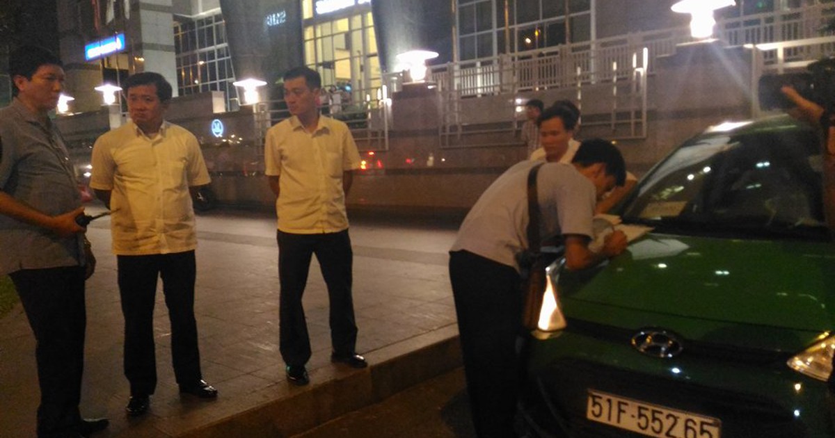 Ông Đoàn Ngọc Hải đang xử lấn chiếm vỉa hè sau 4 tháng tạm hoãn