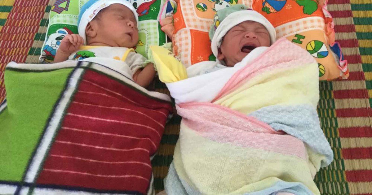 Mẹ đơn thân đau đẻ khi phụ hồ: Vào viện không tiền, sinh được cặp trai gái