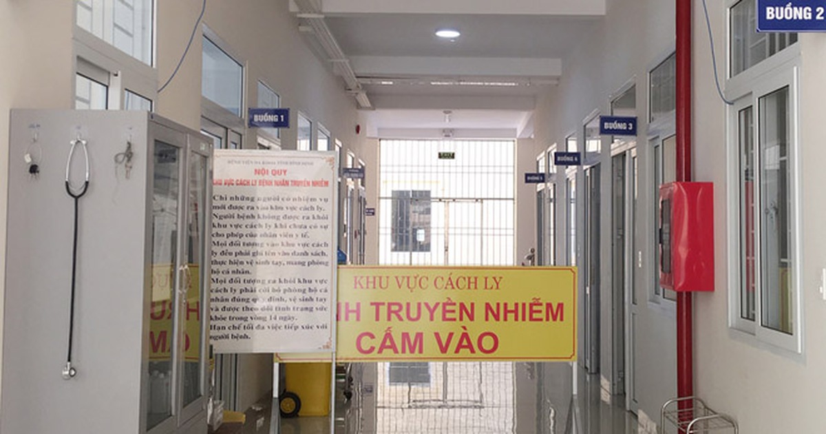 Bình Định: Không đeo khẩu trang phòng Covid-19, 3 nhân viên y tế bị xử phạt