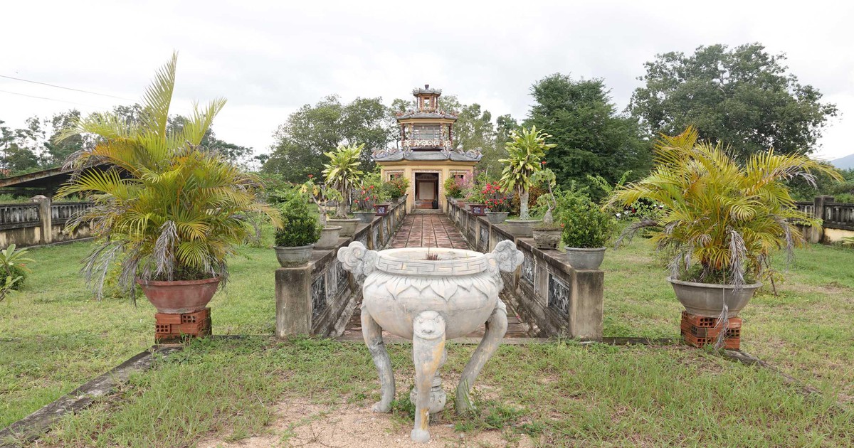 Ai dâng kế cho chúa Nguyễn Ánh bỏ thành Bình Định tiến đánh Phú Xuân?