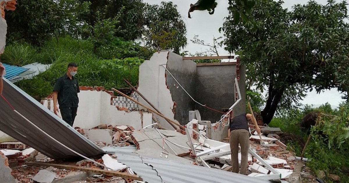 Bình Định: Cưỡng chế 4 trường hợp vi phạm về đất đai, xây dựng dọc QL 1D