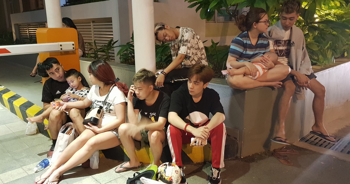 Gia đình ca sĩ Only C và Lou Hoàng vật vờ cả đêm vì nhà cháy