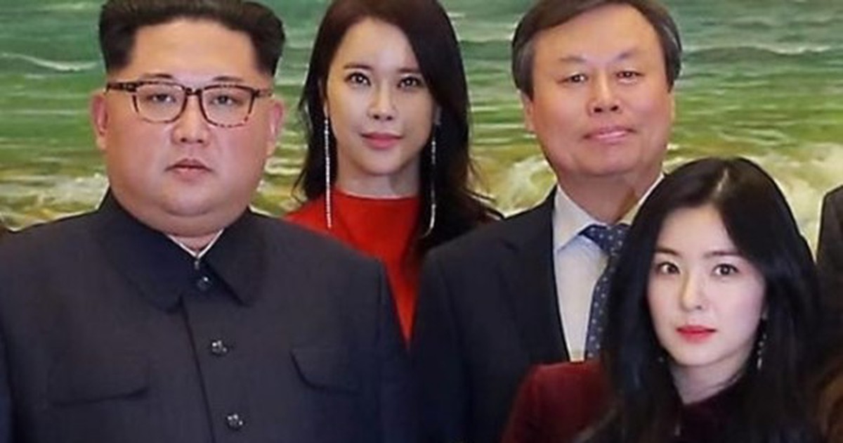 Bức ảnh người đẹp Hàn Quốc bên ông Kim Jong Un gây chú ý