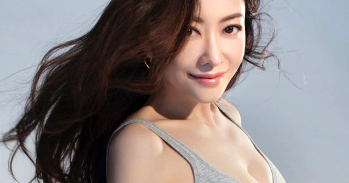 Minh tinh Hùng Đại Lâm khoe dáng quyến rũ ở tuổi 40