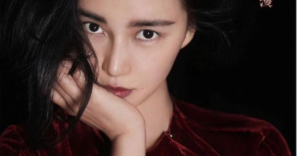 Nhiếp ảnh gia Trung Quốc 'biến' áo dài thành thiết kế của mình?