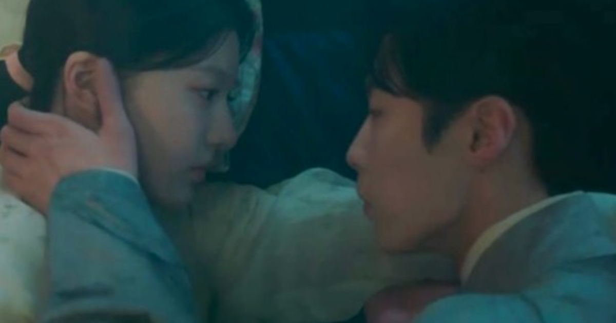 Rating ‘Hoàn hồn 2’ lập kỷ lục với cảnh ‘giường chiếu’ của cặp đôi chính